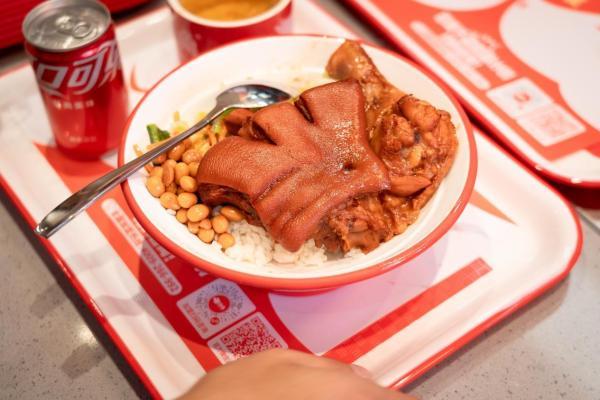 从选材到质检：探访猪角猪脚饭大王背后的严苛品控体系