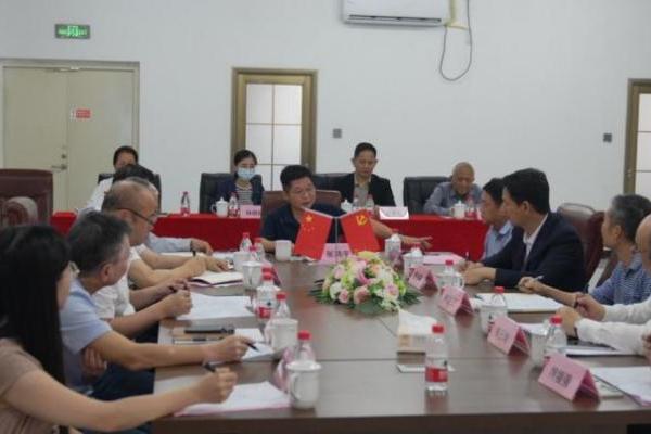 厦门市关工委有关领导走访调研厦门市铧大技术学校AI+专业建设情况