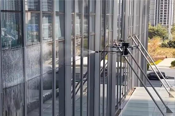 联合进化！万勋第一时间展示基于AP3-P3与大疆M400的高空清洗解决方案
