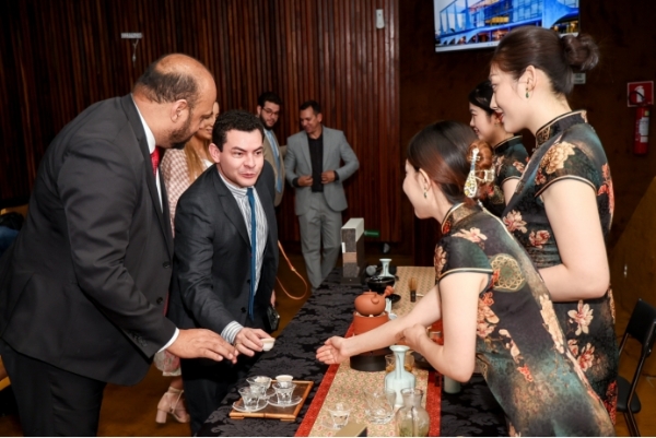 中国茶敬世界：小罐茶以东方潮饮惊艳金砖会场 