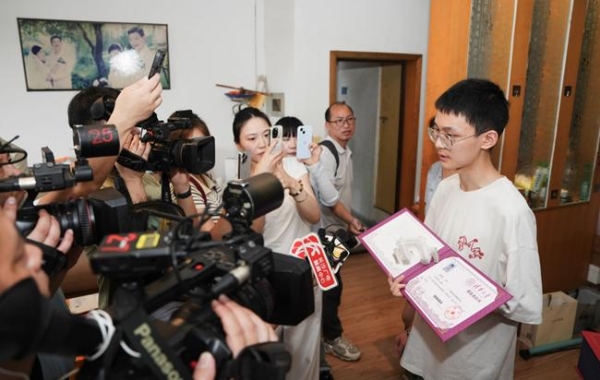 馥郁未来，梦想抵达！湖南首封高考录取通知书送达！ 
