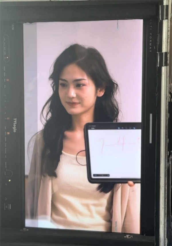 “00后”演员的职业新选择：转行做青春采销主播，首播创下上万成交额 