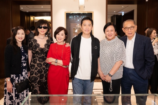 英皇钟表珠宝联袂百达翡丽揭幕全港最大旗舰店，杨受成偕梁朝伟、刘嘉玲、方中信齐聚撑场 