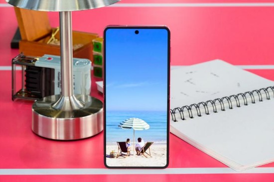 探秘三星Galaxy Z Flip7：精湛工艺打造掌心折叠旗舰 