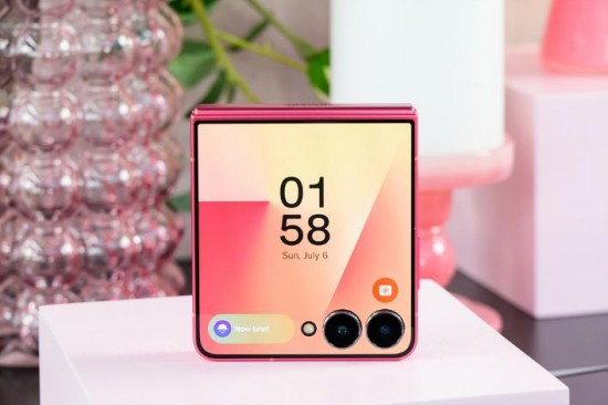 探秘三星Galaxy Z Flip7：精湛工艺打造掌心折叠旗舰 