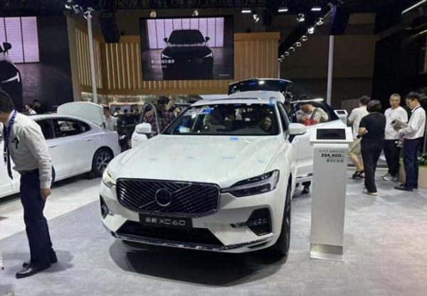 260万用户见证，沃尔沃全新XC60限时25.49万起，安全健康双保障 