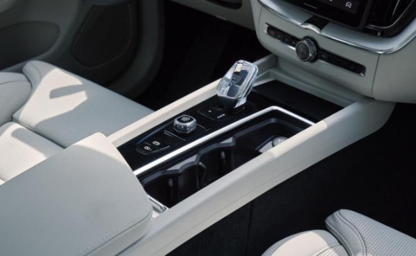 260万用户见证，沃尔沃全新XC60限时25.49万起，安全健康双保障 
