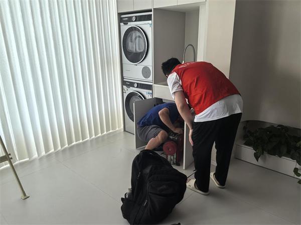 “能修还能赔” 保障更贴心 华安保险开展“安家宝”服务送到家暖心行动 