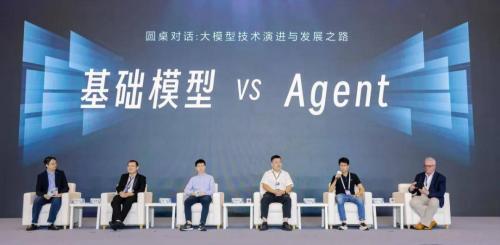 硬核「吵」了30分钟：这场大模型圆桌，把AI行业的分歧说透了 