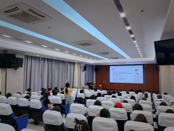 新瑞鹏集团大咖走进高校一线，引领兽医学子职业启航 