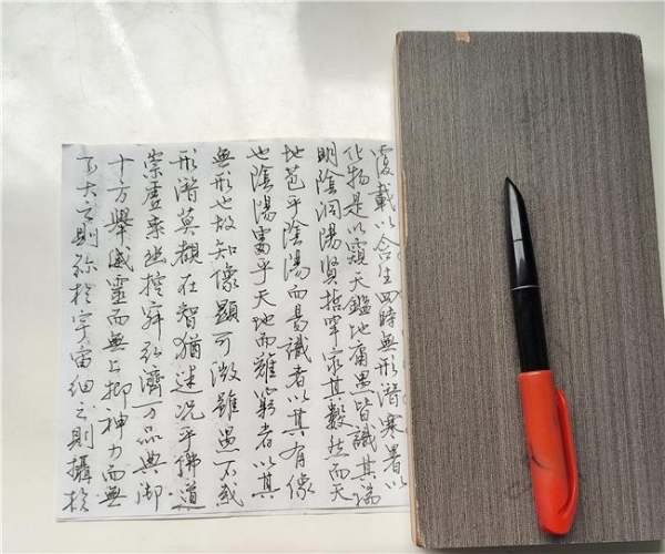 看大门、写大字，53岁保安在今日头条书写墨香人生 
