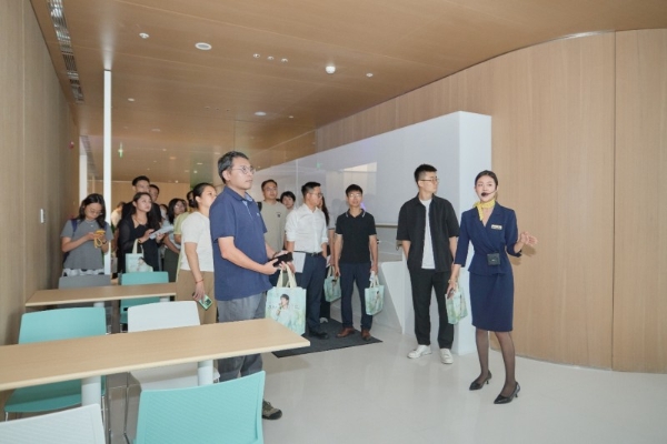 广州市首发经济培育发展促进中心理事会议在阿道夫成功举办 