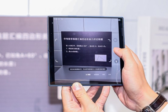 AI伙伴新鲜升级 Bixby能听会看懂的更多 