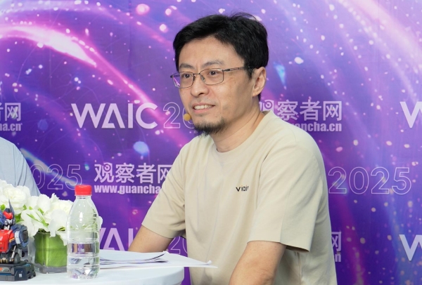 2025 WAIC聚焦AI落地战：未来智能以"硬件+场景"突围 签约上海市重点AI项目 