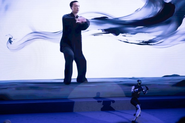 星辰聚智·才启未来：2025世界人工智能大会中国电信发布系列前沿能力及AI产品 