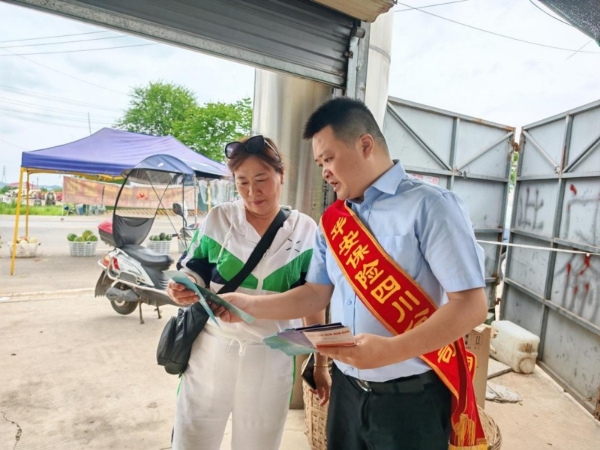 华安保险四川分公司“进乡村”助力农户防风险保生产 
