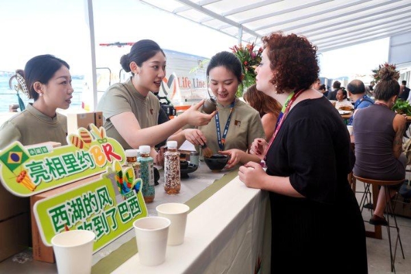 小罐茶携“茶枝纹”闪耀国际舞台，演绎新时代中国茶 