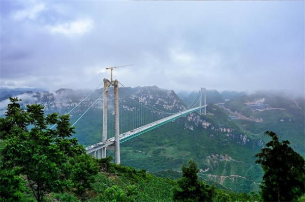 一座桥一本书，通往山的那边 