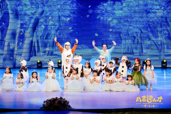 月亮湾山庄第一幼儿园2025“致未来”主题文艺汇演暨第五届毕业典礼 