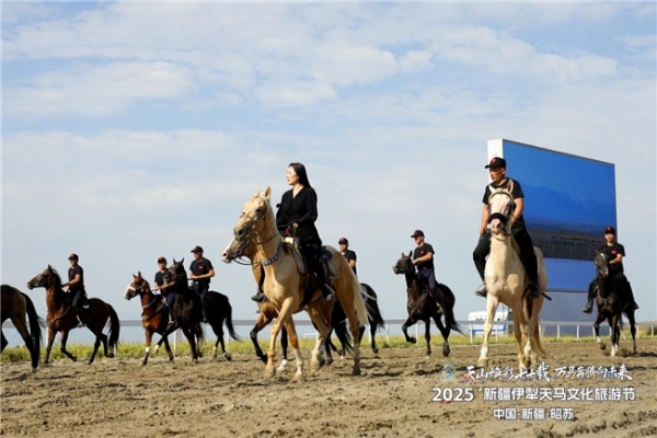 昭苏：天马节开幕式精彩纷呈，万马奔腾引八方喝彩 