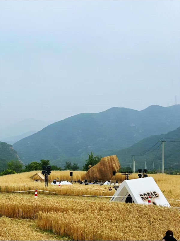 闪店X音乐会"ROBAE领地之旅携手众多艺人打造梯田自然艺术回响 