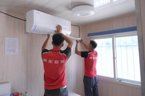 TCL空调携手京东启动“清凉守护”行动，爱心空调情暖环卫英雄 