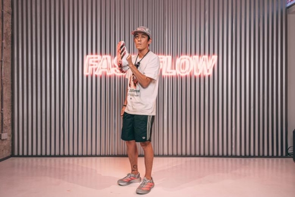 传奇血统，银红新章！ADIZERO EVO SL沿袭ADIOS PRO EVO 2竞速基因耀目登场！ 