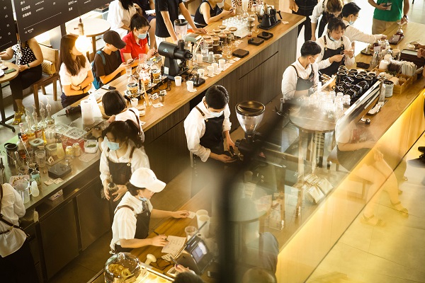 一周10万杯，一条视频让门店爆单1000杯，咖啡还能这么卖？ 