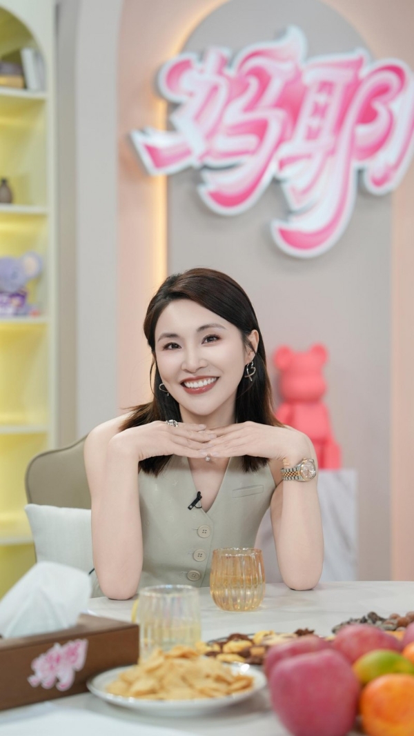 “辩论辣妈”大王做客春妮《妈耶》直播，激辩育儿黄金期！ 