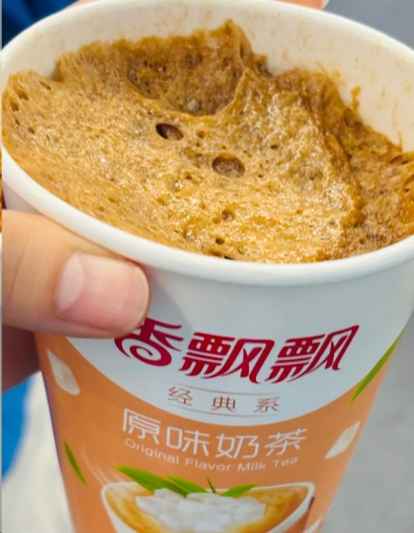 奶茶界“显眼包”！香飘飘承包年轻人的快乐 