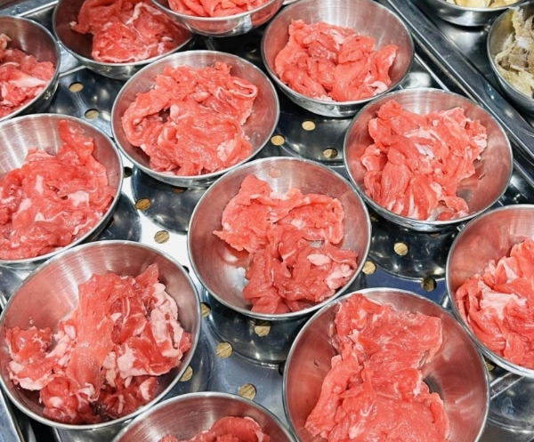 乔杉杉生烫牛肉米线实现规模化突破，全国700+店矩阵成型 