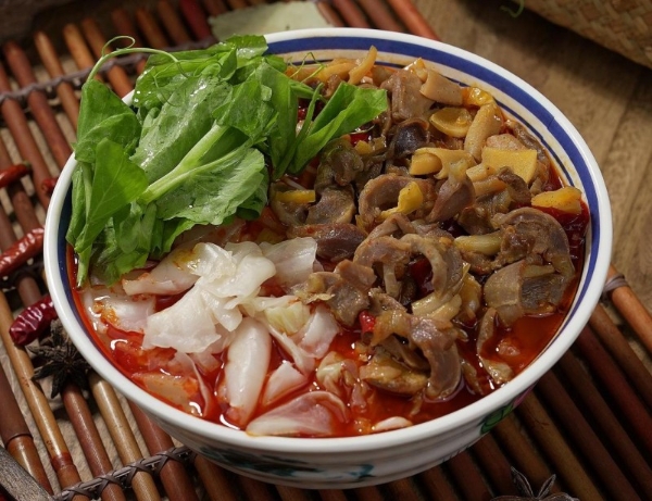 乔杉杉生烫牛肉米线实现规模化突破，全国700+店矩阵成型 