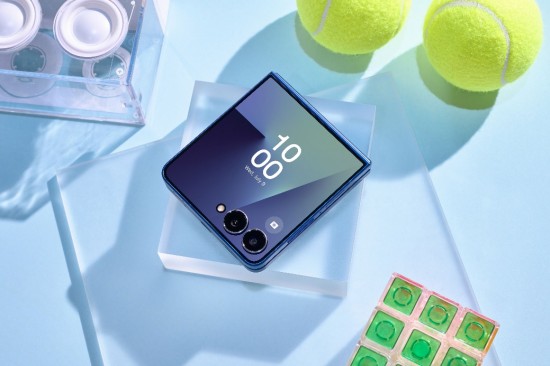 随心变换视角 用三星Galaxy Z Flip7创意自拍由你定义 