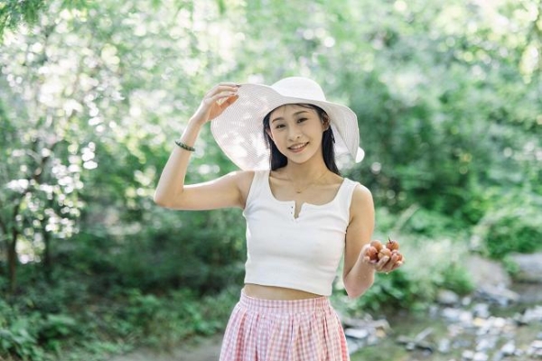 定格蝉鸣与光影 佳能EOS R100青春专微夏日人像拍摄指南