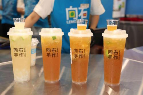 柠檬向右新品牌“向右手作”南京首店开业，引领健康茶饮消费热潮 