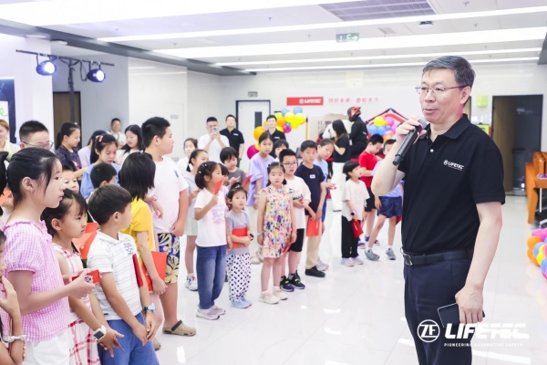 ZF LIFETEC亚太举办儿童道路安全培训暨暑假班开班仪式