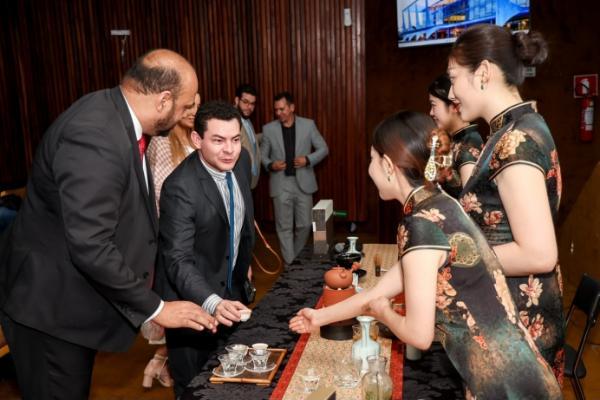 中国茶敬世界：小罐茶以东方潮饮惊艳金砖会场 