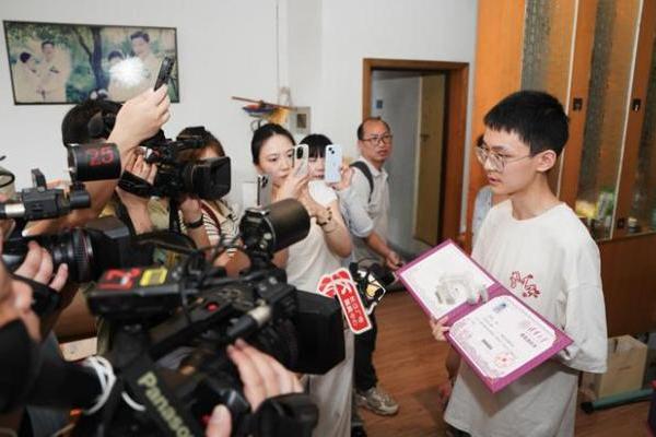 馥郁未来，梦想抵达！湖南首封高考录取通知书送达！ 