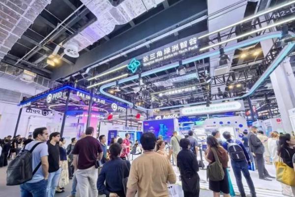 智创未来 | 长三角绿洲智谷闪耀2025WAIC，携手园区科技企业共筑AI新生态