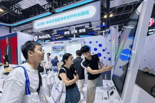 智创未来 | 长三角绿洲智谷闪耀2025WAIC，携手园区科技企业共筑AI新生态