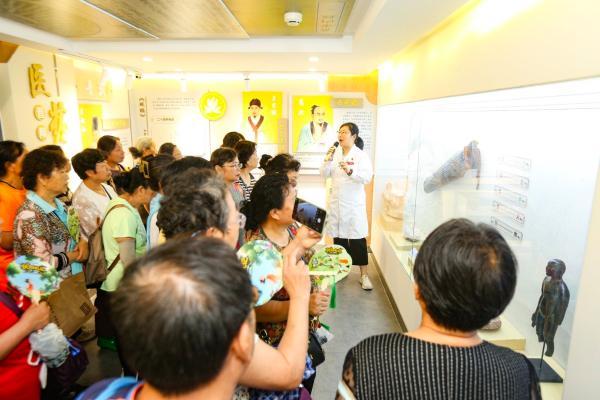 “丰宜健康・皓泽中医”活动人气不减，社会化管理退休人员走进丰台中医药博物馆