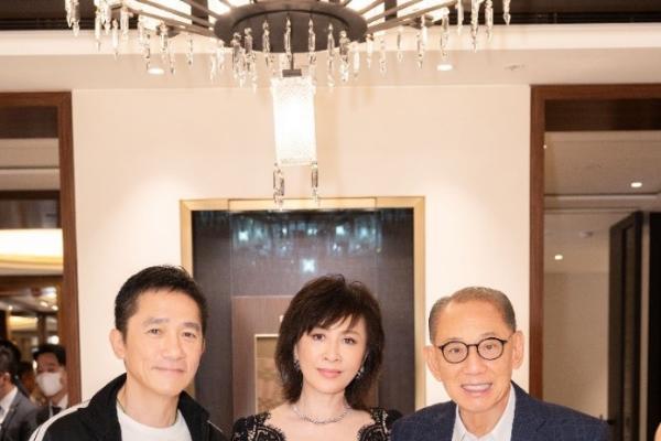 英皇钟表珠宝联袂百达翡丽揭幕全港最大旗舰店，杨受成偕梁朝伟、刘嘉玲、方中信齐聚撑场 