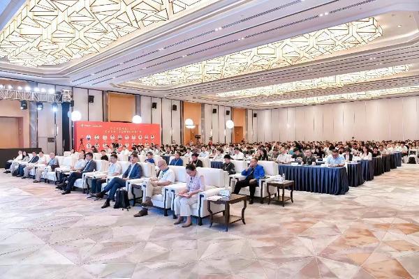 新瑞鹏集团亮相首届小动物兽医专科发展大会，以专业力共建行业新生态 
