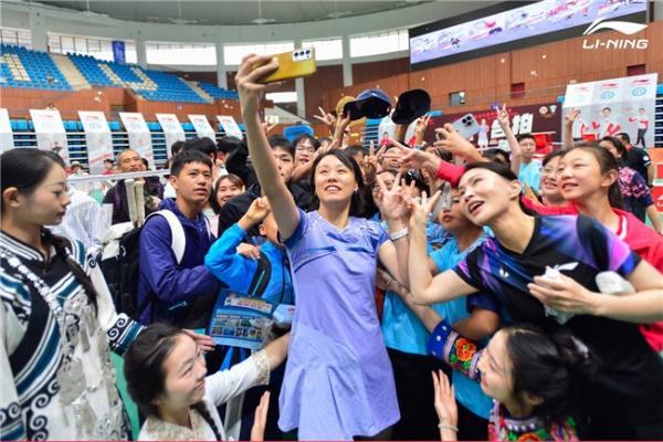 2025李宁杯羽毛球双打邀请赛昆明站热血开赛 世界冠军赵芸蕾空降 燃动春城