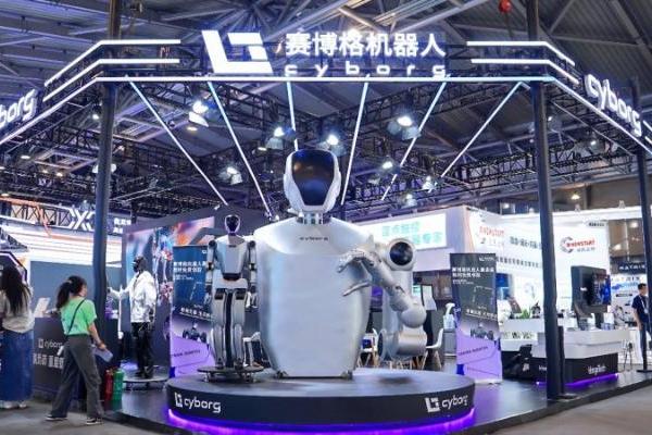 赛博格重载机器人 R01 亮相 WAIC 2025，共探高危行业 “中国方案” 