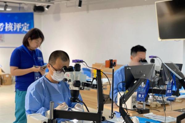 “2025年正副主任兽医师职级考核评定”落幕，新瑞鹏加速打造宠物医疗专科人才高地 