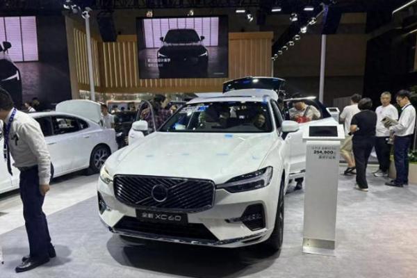 260万用户见证，沃尔沃全新XC60限时25.49万起，安全健康双保障 