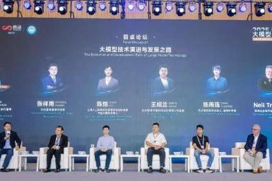 硬核「吵」了30分钟：这场大模型圆桌，把AI行业的分歧说透了 