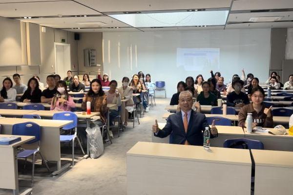 新瑞鹏集团大咖走进高校一线，引领兽医学子职业启航 