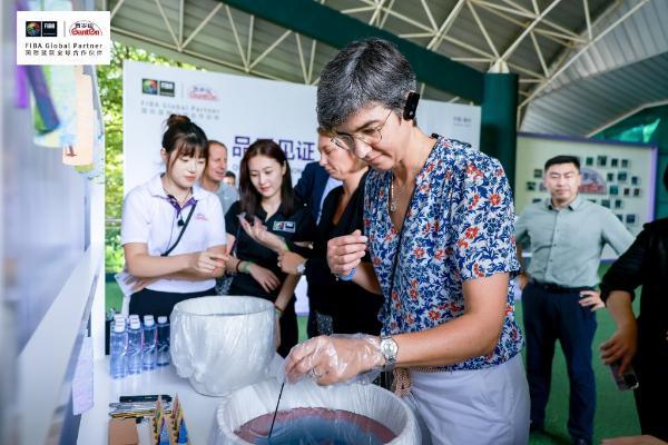 助力女篮亚洲杯！国际篮联莅临百岁山生产基地 